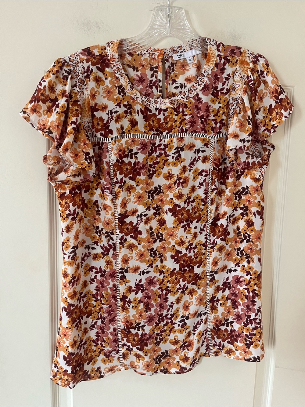 DR2 Floral Ruffle Sleeve Blouse with Crochet Detail Women’s size medium